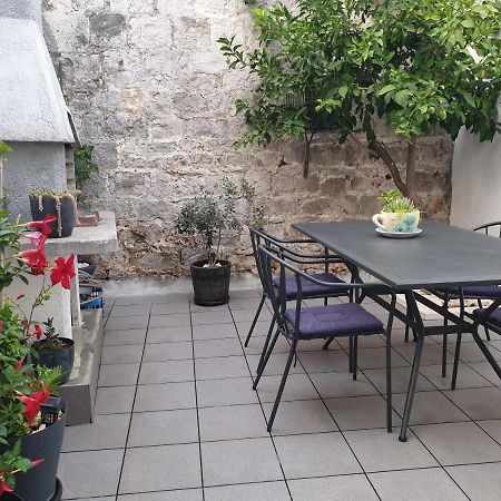 Hotel Lemon Tree à Donji Seget Extérieur photo