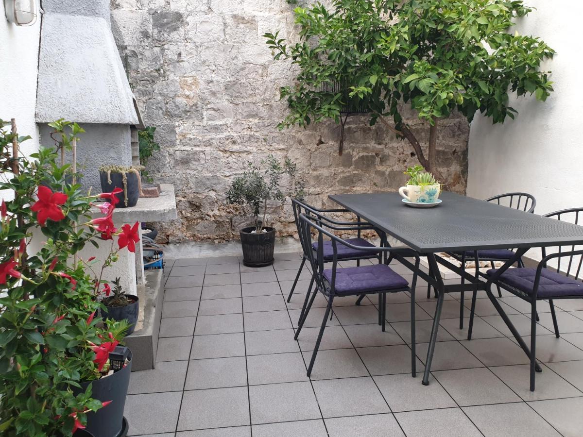 Hotel Lemon Tree à Donji Seget Extérieur photo