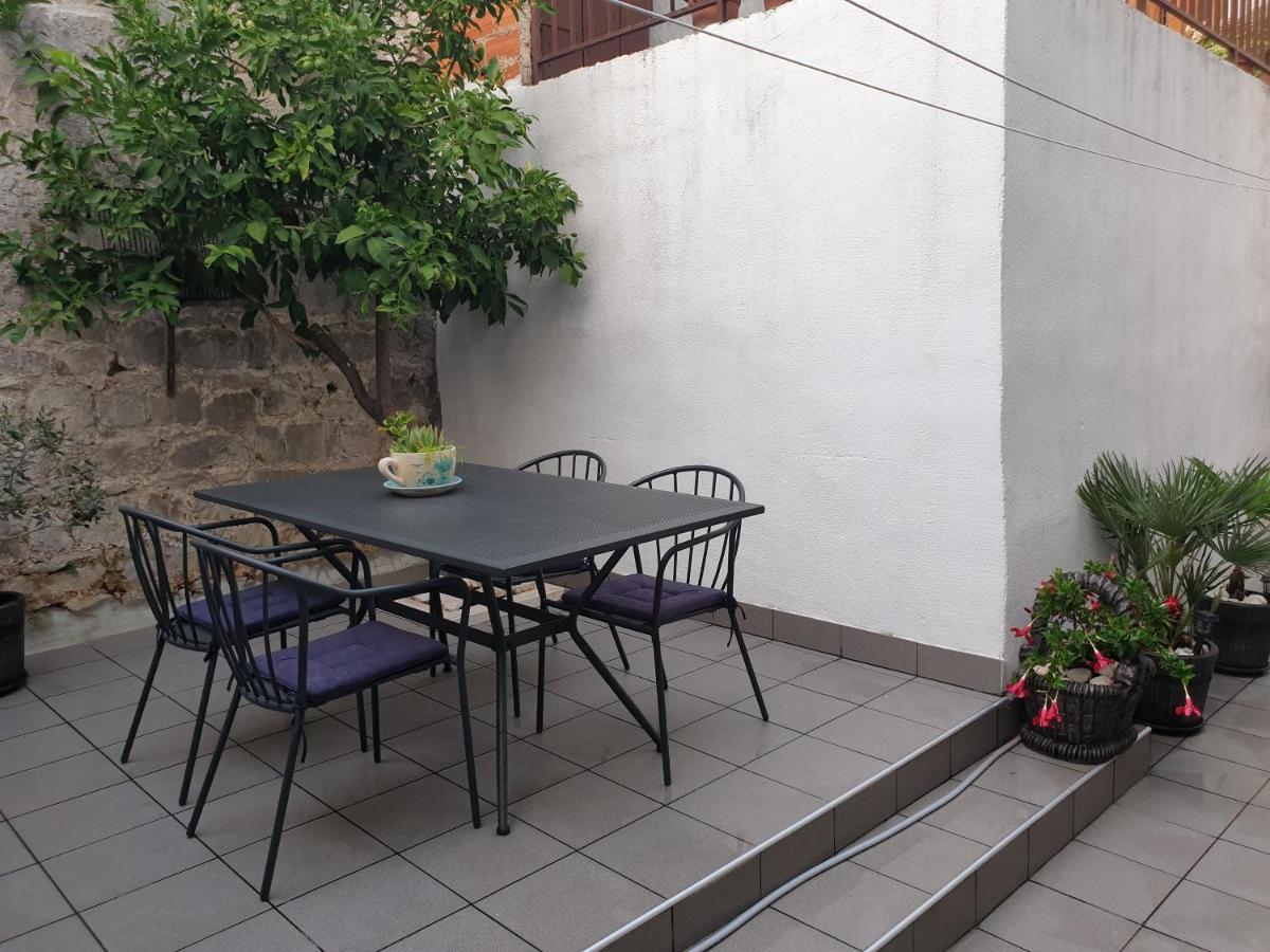 Hotel Lemon Tree à Donji Seget Extérieur photo