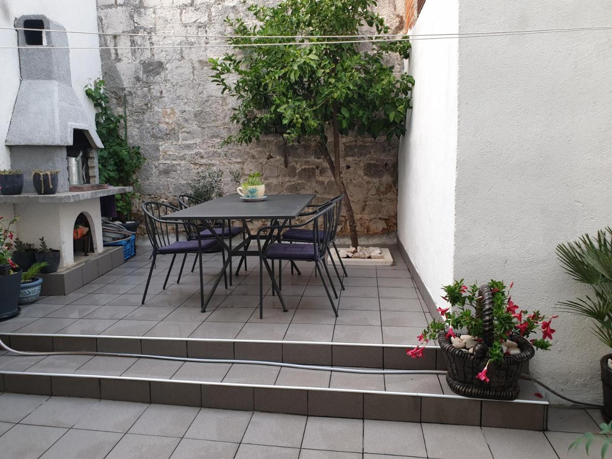 Hotel Lemon Tree à Donji Seget Extérieur photo