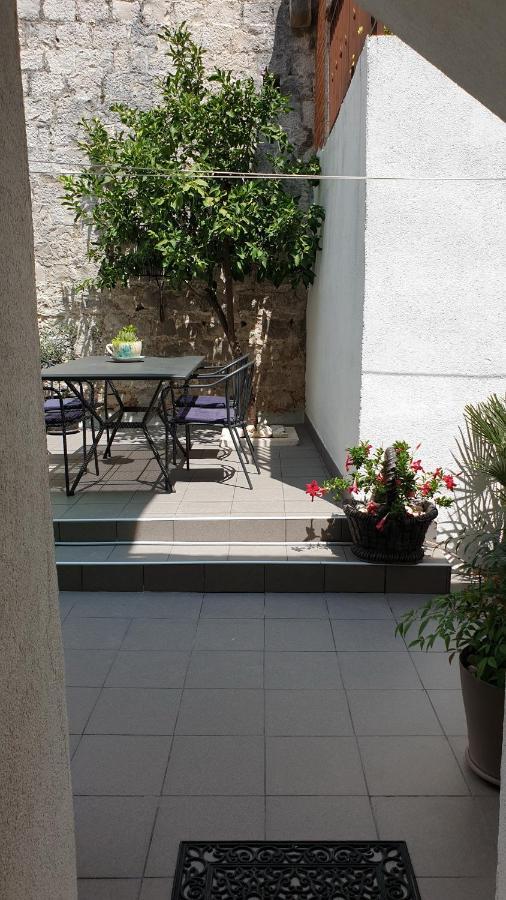 Hotel Lemon Tree à Donji Seget Extérieur photo