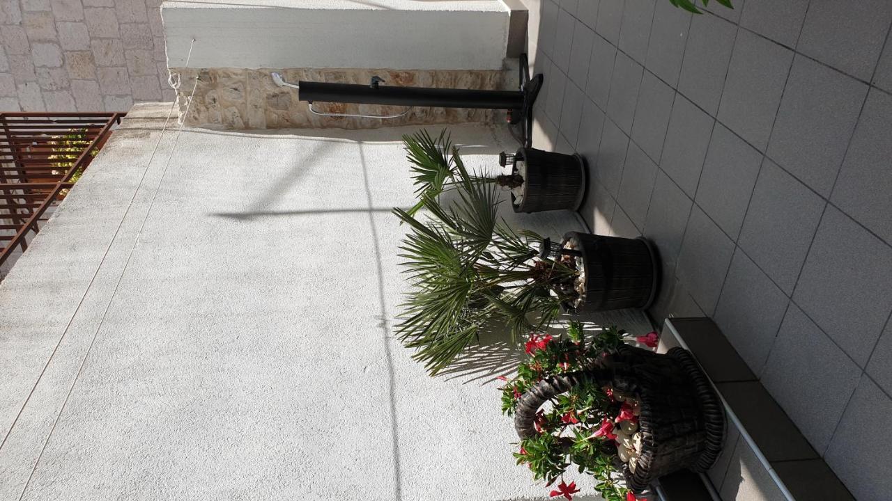 Hotel Lemon Tree à Donji Seget Extérieur photo
