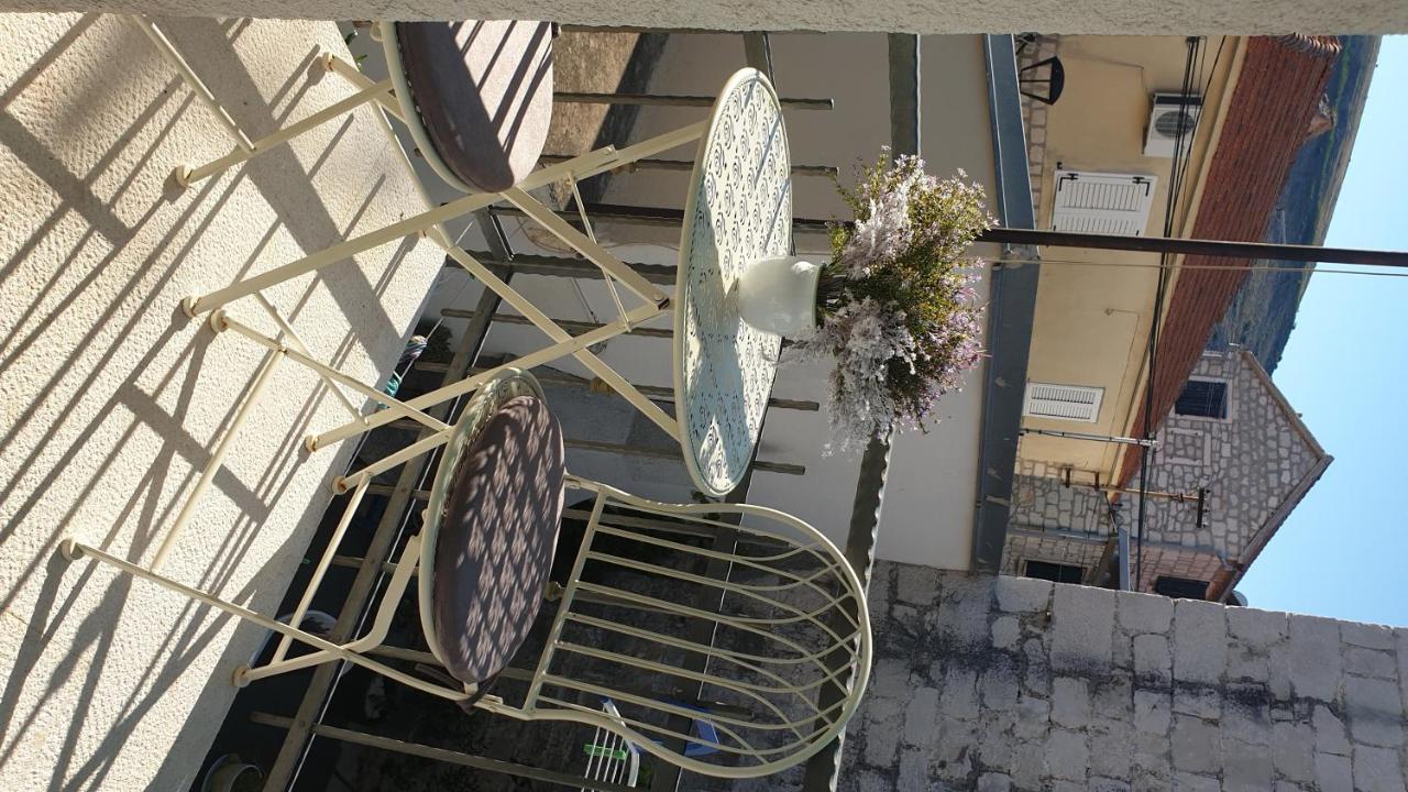 Hotel Lemon Tree à Donji Seget Extérieur photo