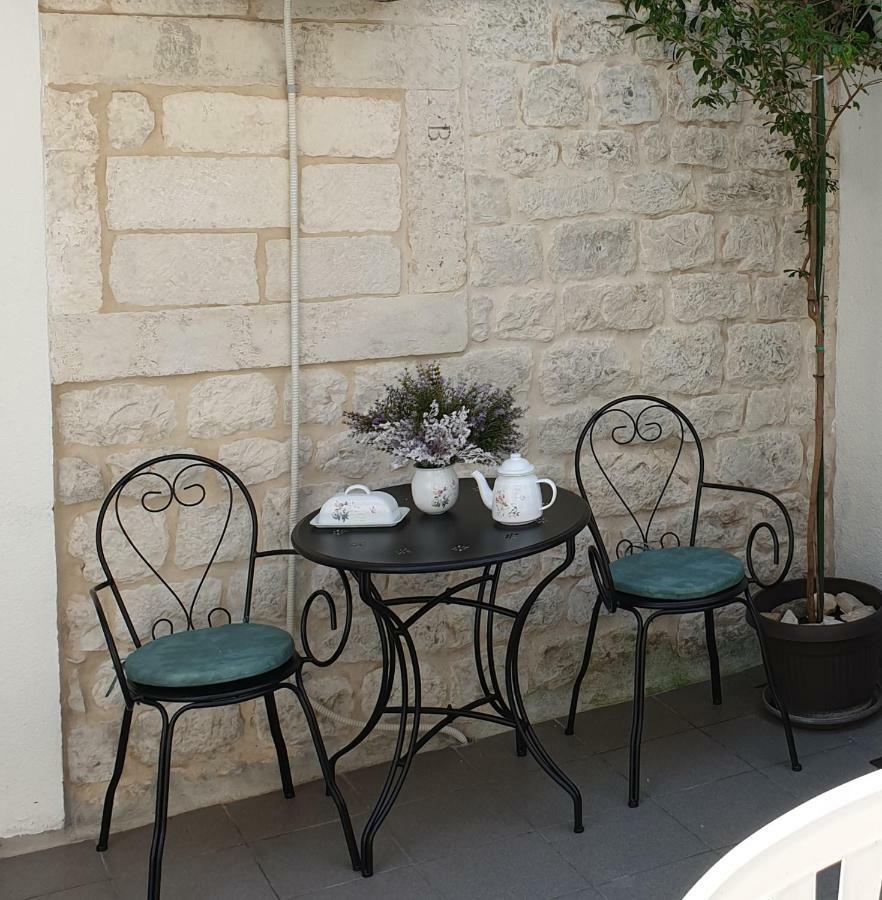Hotel Lemon Tree à Donji Seget Extérieur photo