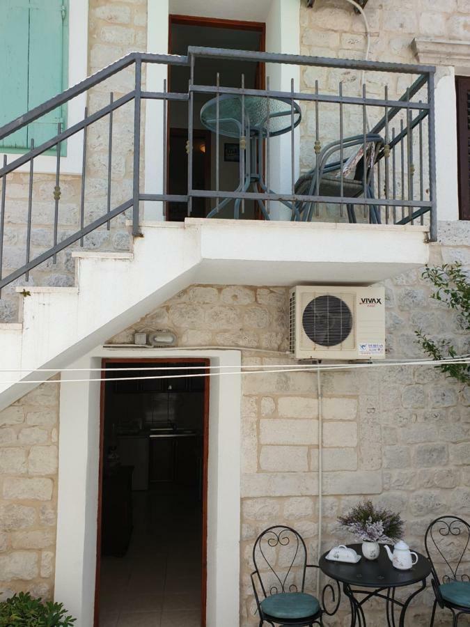 Hotel Lemon Tree à Donji Seget Extérieur photo