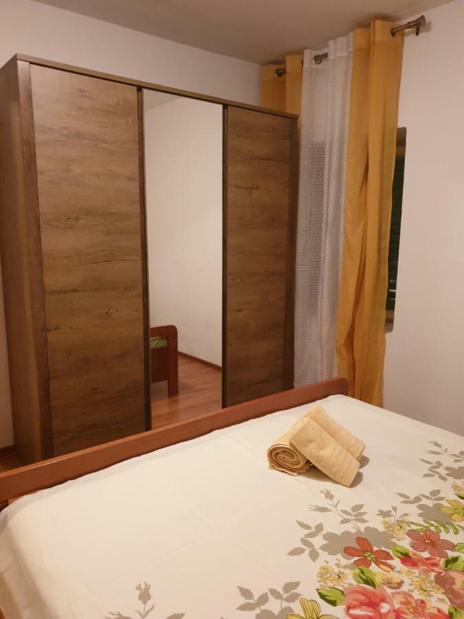 Hotel Lemon Tree à Donji Seget Extérieur photo