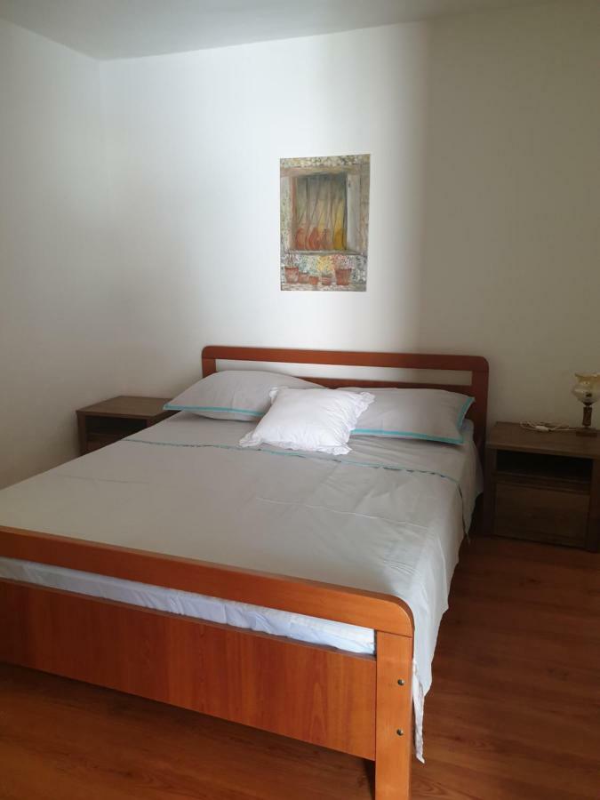 Hotel Lemon Tree à Donji Seget Extérieur photo